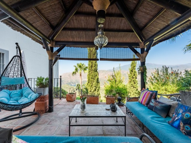 4 Makuuhuoneen Huvila Istán