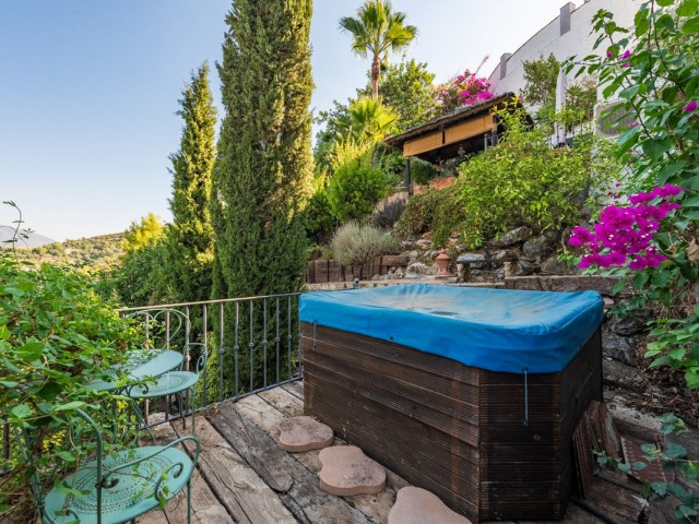 4 Makuuhuoneen Huvila Istán