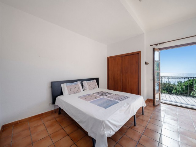 2 Bedrooms Apartment in Calahonda