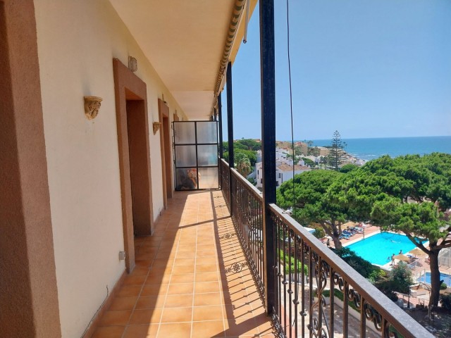 2 Bedrooms Apartment in Calahonda