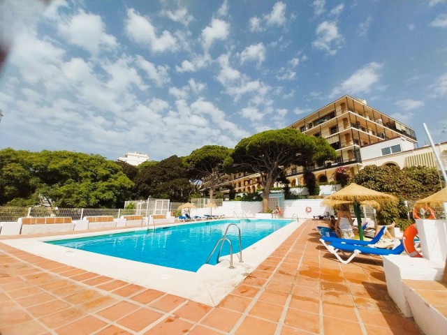 Apartamento con 2 Dormitorios  en Calahonda