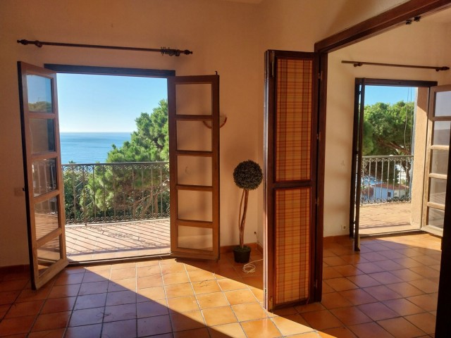 2 Bedrooms Apartment in Calahonda