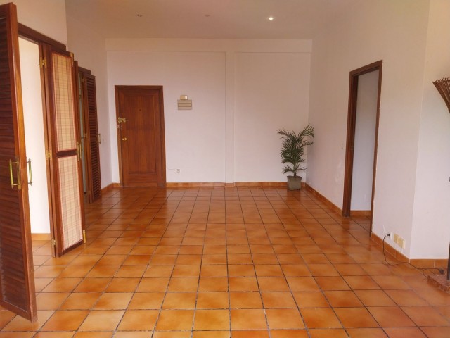2 Bedrooms Apartment in Calahonda