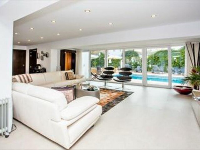 8 Bedrooms Villa in San Pedro de Alcántara