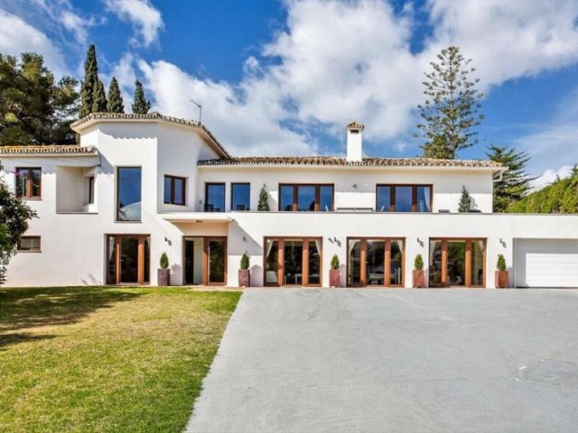 8 Bedrooms Villa in San Pedro de Alcántara