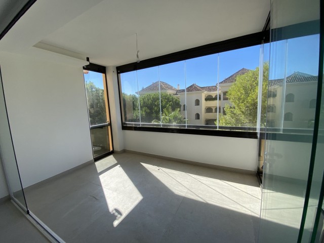 3 Bedrooms Apartment in Elviria