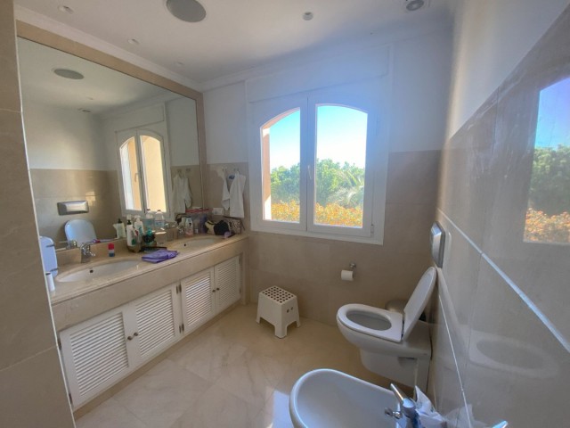 Villa avec 7 Chambres  à Elviria