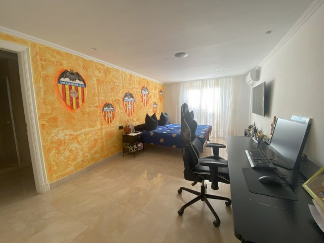 Villa avec 7 Chambres  à Elviria