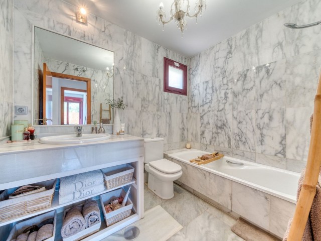 3 Bedrooms Villa in Benahavís