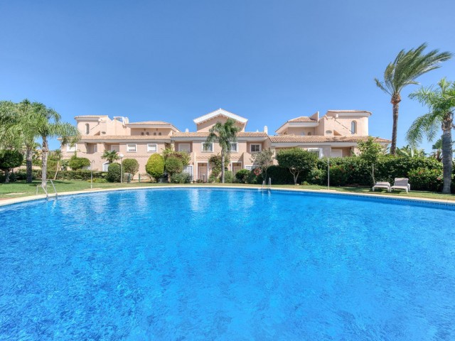 Townhouse, La Duquesa, R5146585
