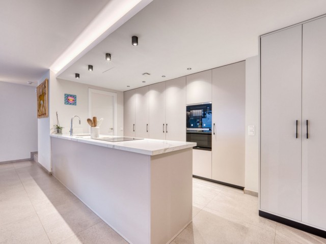 Penthouse avec 4 Chambres  à San Pedro de Alcántara