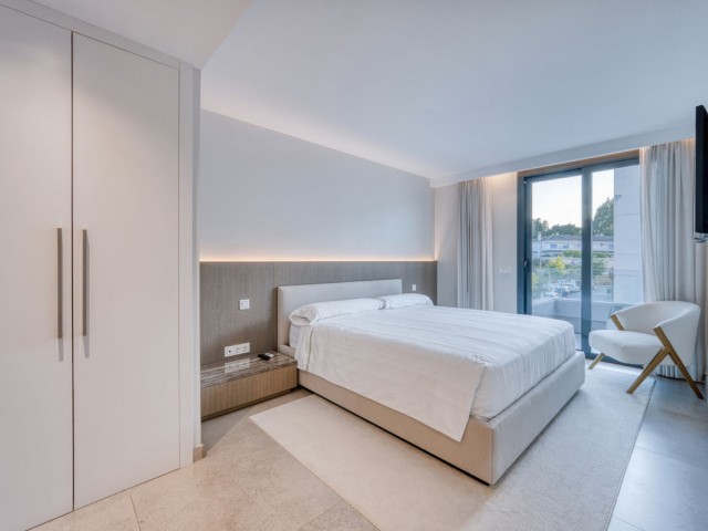 Penthouse avec 4 Chambres  à San Pedro de Alcántara