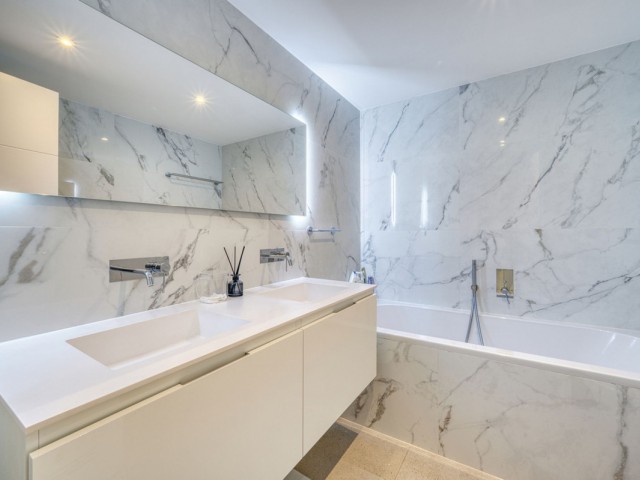 Penthouse avec 4 Chambres  à San Pedro de Alcántara