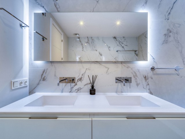 Penthouse avec 4 Chambres  à San Pedro de Alcántara