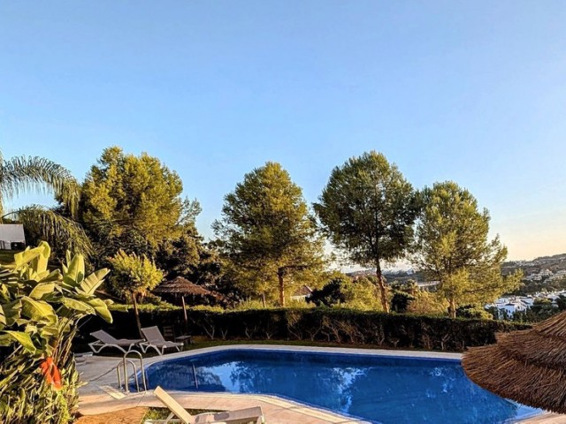 2 Bedrooms Apartment in Benahavís