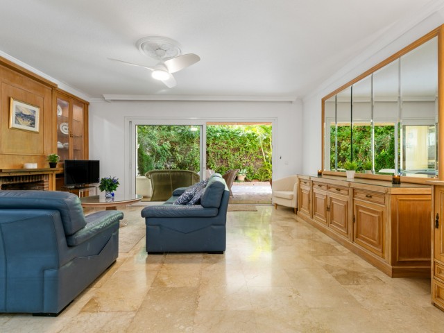 Appartement avec 3 Chambres  à Marbella