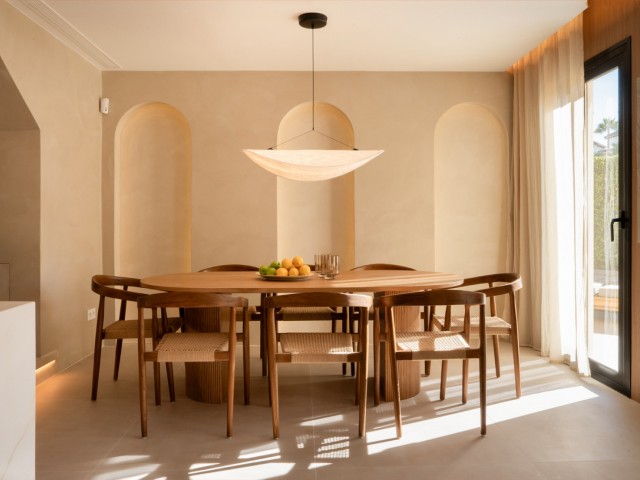 Maison mitoyenne avec 4 Chambres  à Puerto Banús