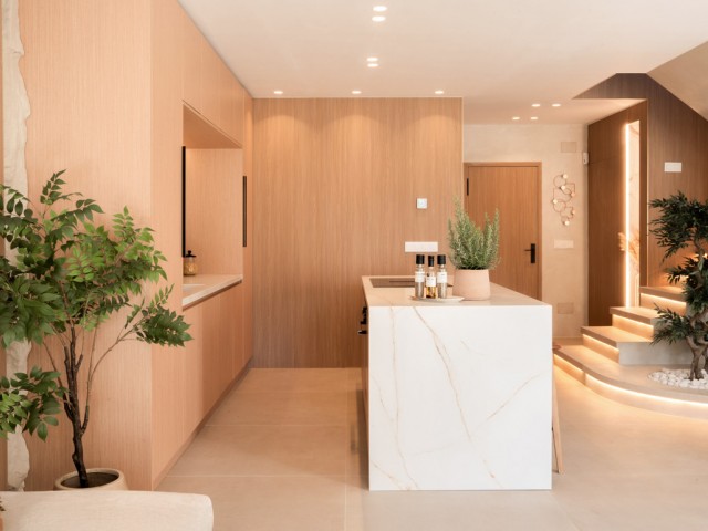 Maison mitoyenne avec 4 Chambres  à Puerto Banús