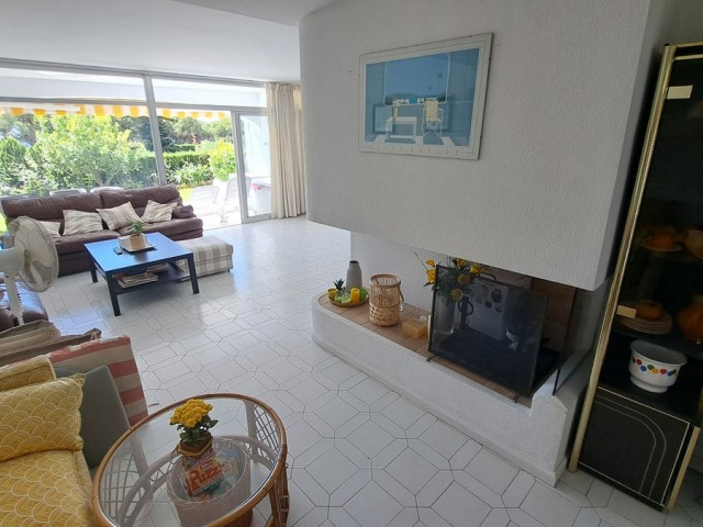 Maison mitoyenne avec 3 Chambres  à Miraflores