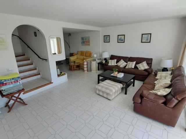 Maison mitoyenne avec 3 Chambres  à Miraflores