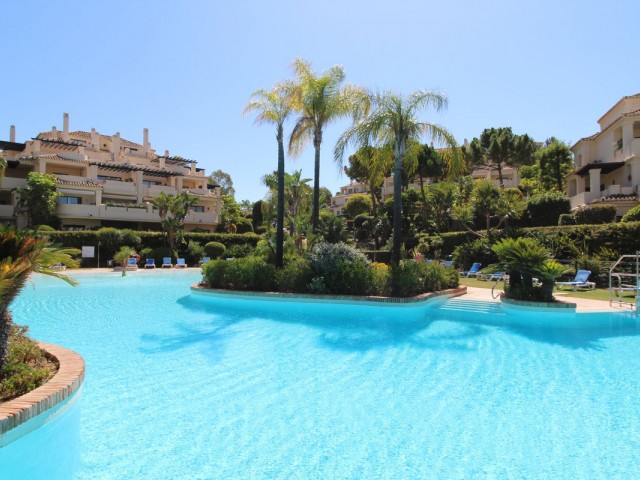 3 Bedrooms Apartment in Benahavís