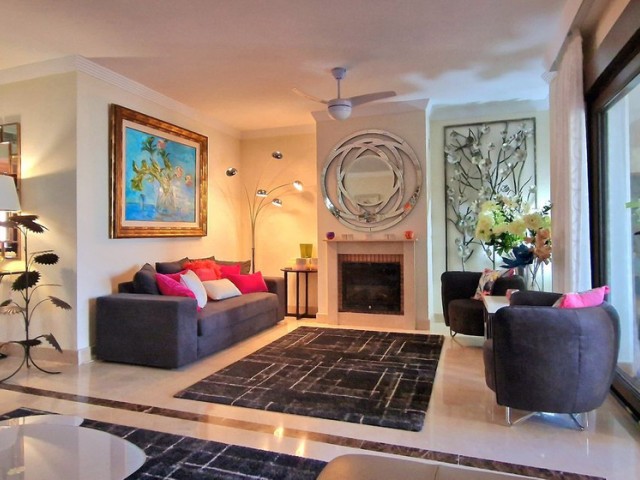 2 Bedrooms Apartment in Mijas