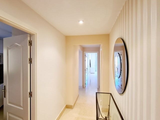 2 Bedrooms Apartment in Benahavís