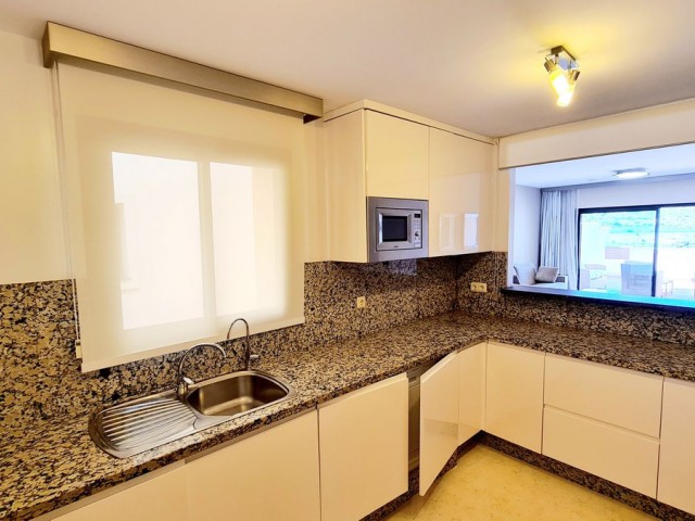 2 Bedrooms Apartment in Benahavís
