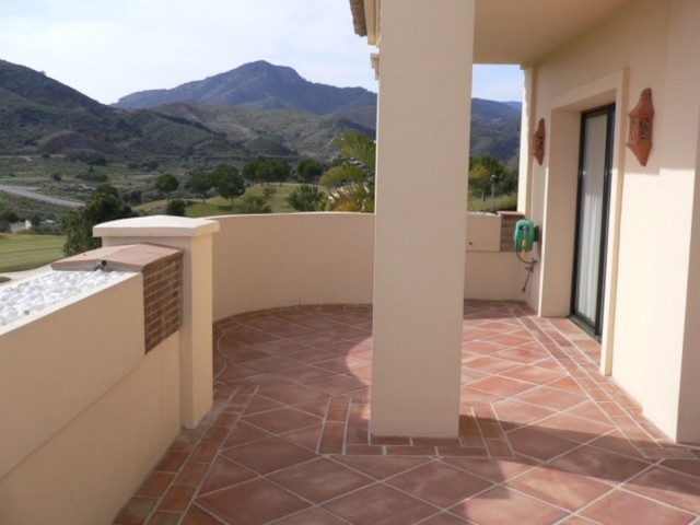 2 Bedrooms Apartment in Benahavís