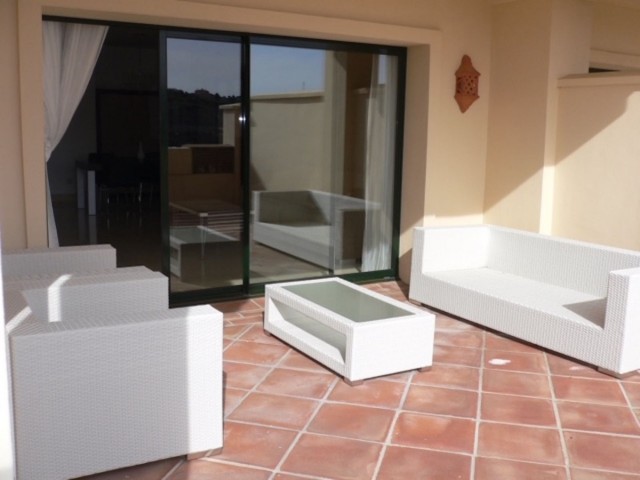 2 Bedrooms Apartment in Benahavís
