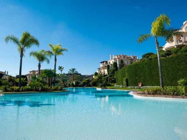 2 Bedrooms Apartment in Benahavís