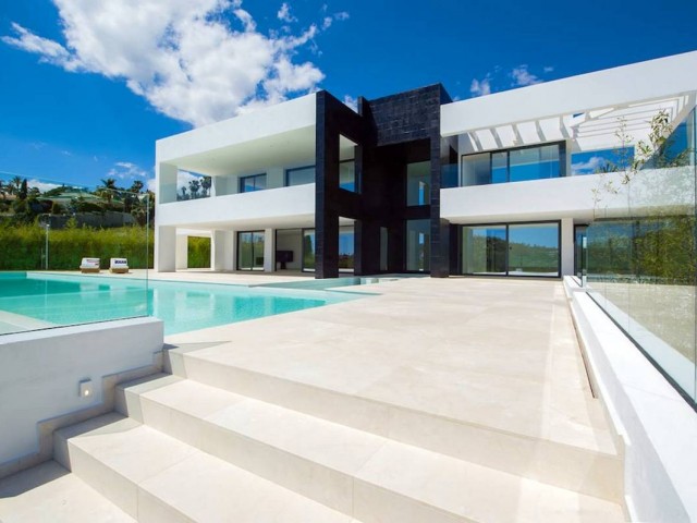 5 Bedrooms Villa in Nueva Andalucía