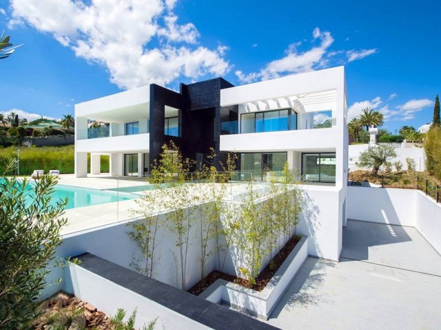5 Bedrooms Villa in Nueva Andalucía
