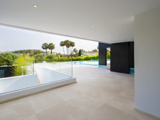 5 Bedrooms Villa in Nueva Andalucía