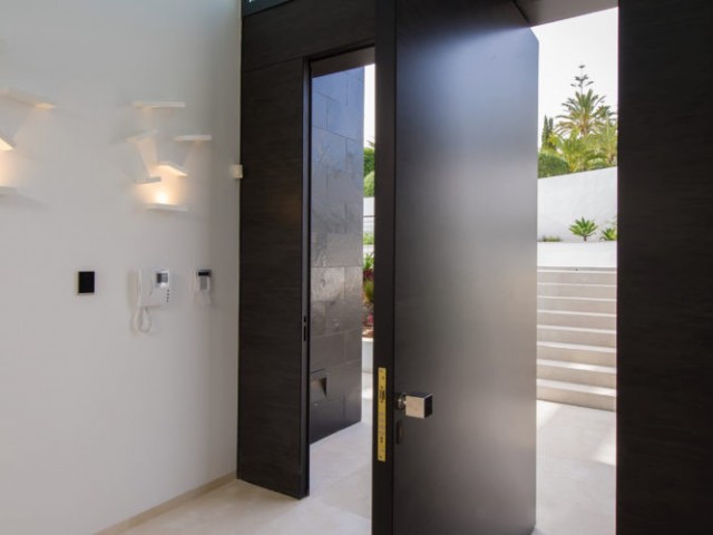 5 Bedrooms Villa in Nueva Andalucía