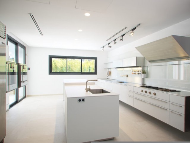 5 Bedrooms Villa in Nueva Andalucía