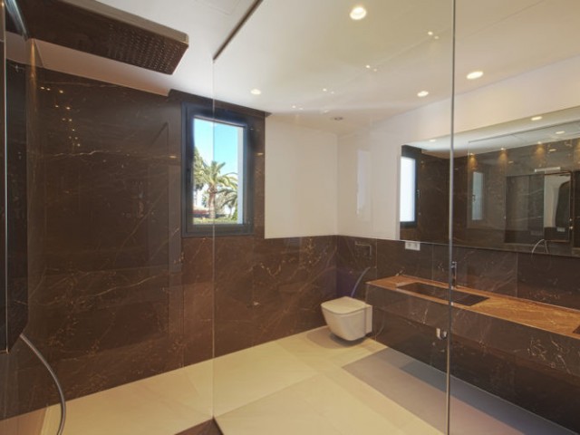 5 Bedrooms Villa in Nueva Andalucía