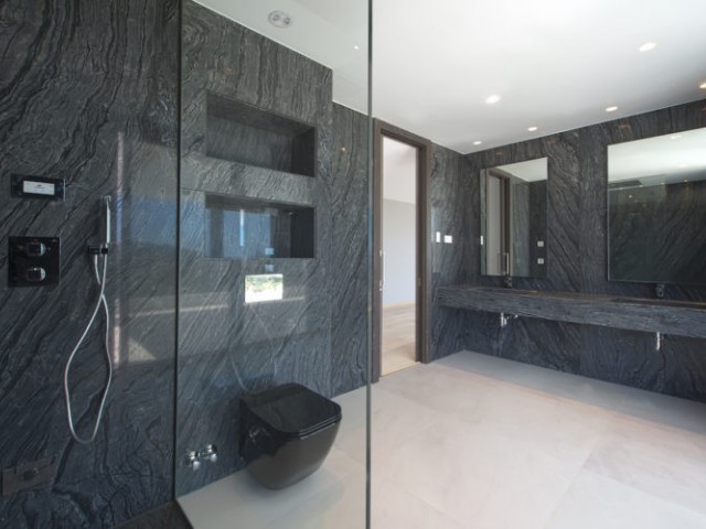 5 Bedrooms Villa in Nueva Andalucía