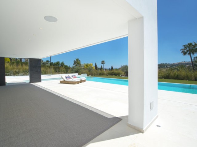 5 Bedrooms Villa in Nueva Andalucía