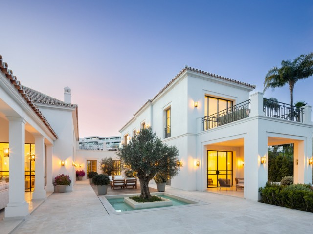 6 Bedrooms Villa in Nueva Andalucía