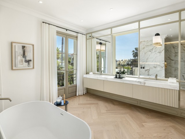 6 Bedrooms Villa in Nueva Andalucía