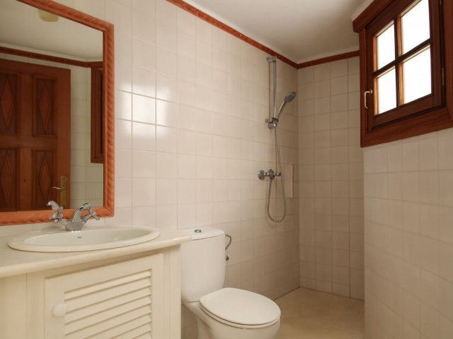 Maison mitoyenne avec 3 Chambres  à Guadalmina Baja