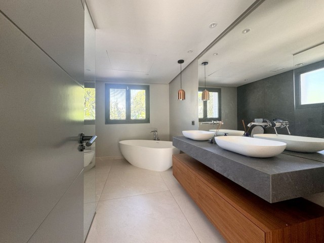 Villa, Las Brisas, R5148511