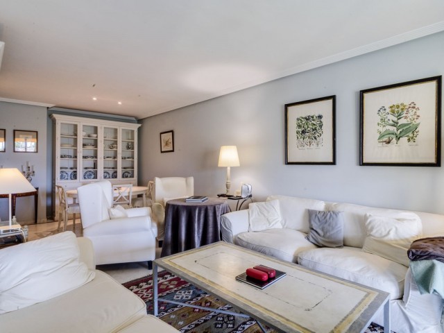 Apartamento con 2 Dormitorios  en Bahía de Marbella
