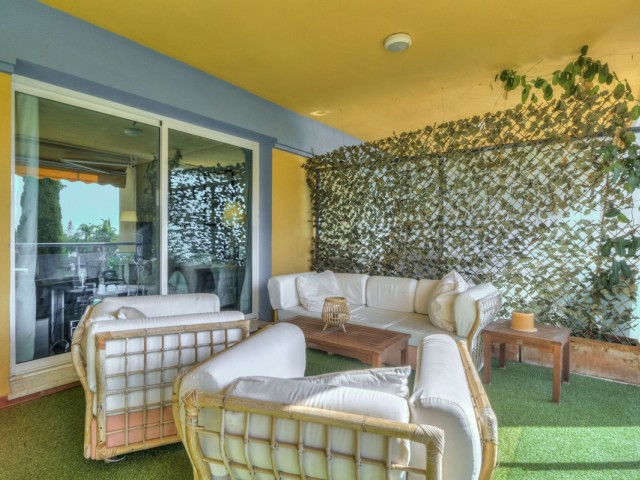 Apartamento con 2 Dormitorios  en Bahía de Marbella