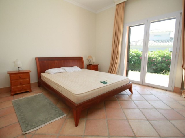 4 Bedrooms Villa in Sotogrande Alto