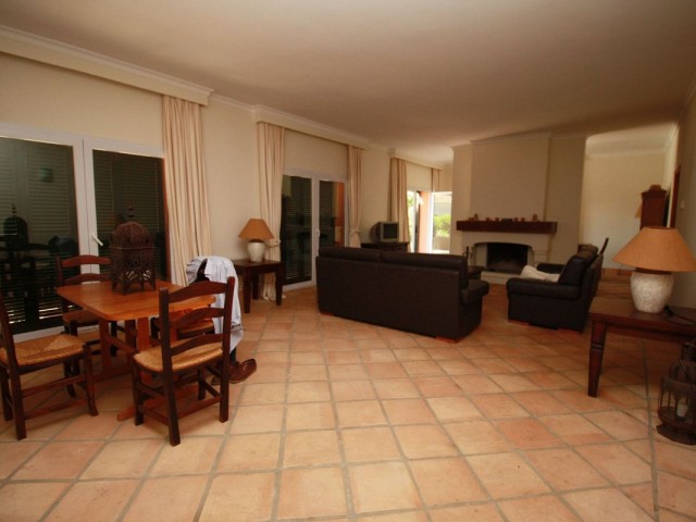 4 Bedrooms Villa in Sotogrande Alto