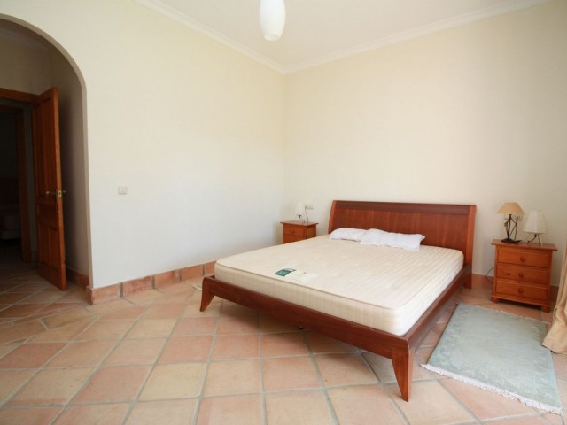 4 Bedrooms Villa in Sotogrande Alto