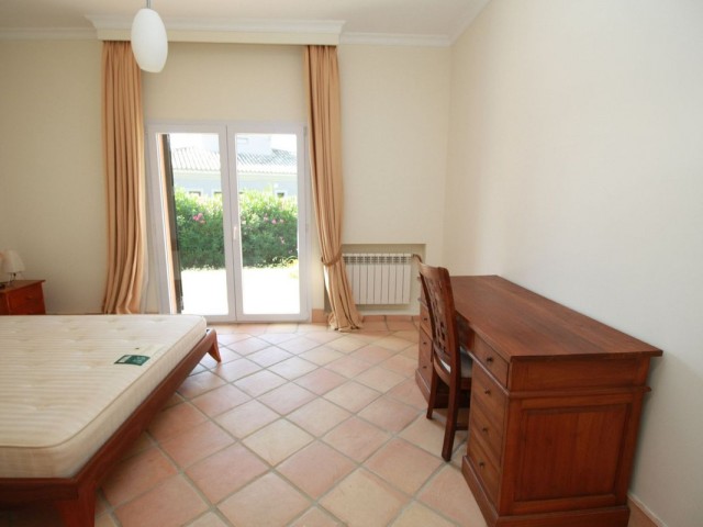 4 Bedrooms Villa in Sotogrande Alto