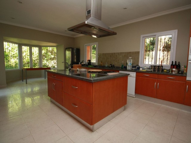 4 Bedrooms Villa in Sotogrande Alto